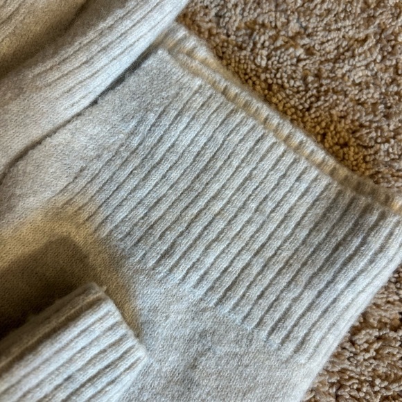 Madewell Bartlett Women's V-Neck Sweater - Light Gray size small - Picture 6 of 11